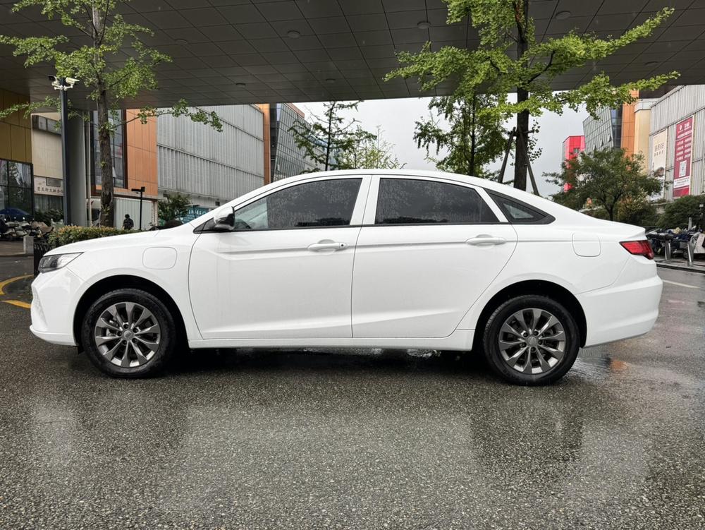 GEELY Emgrand New Energy 2022 car image #4
