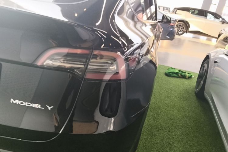 Tesla Model Y 2023 #8 Tesla Model Y 2023 image de voiture #8