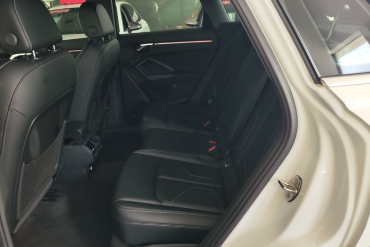 Audi Q3 2023 car image #17