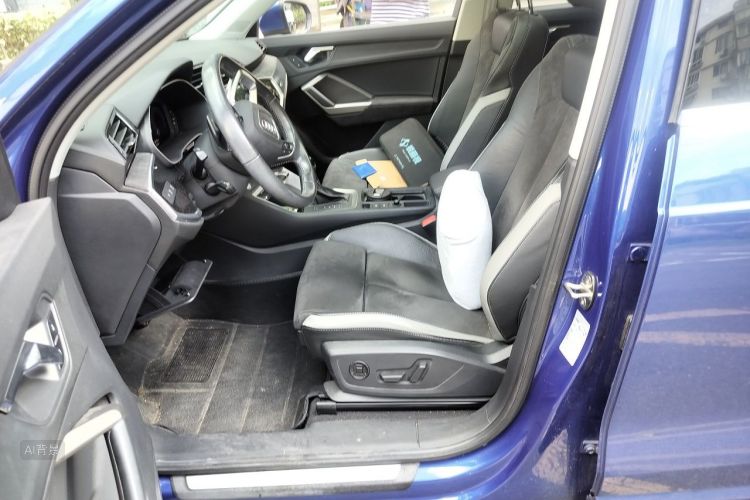 Audi Q3 2021 car image #17