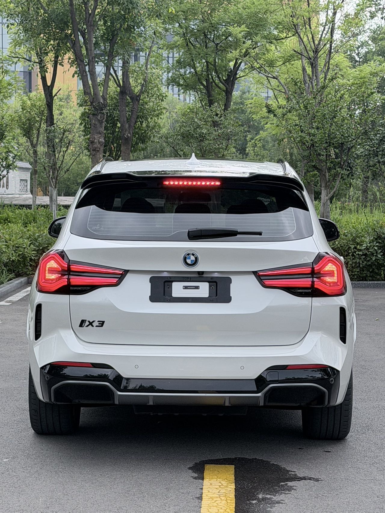 BMW iX3 2024 car image #5