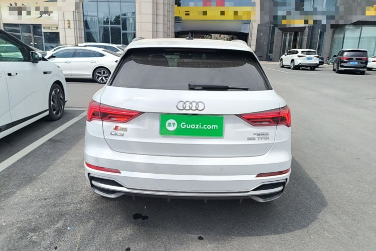 Audi Q3 2022 car image #6