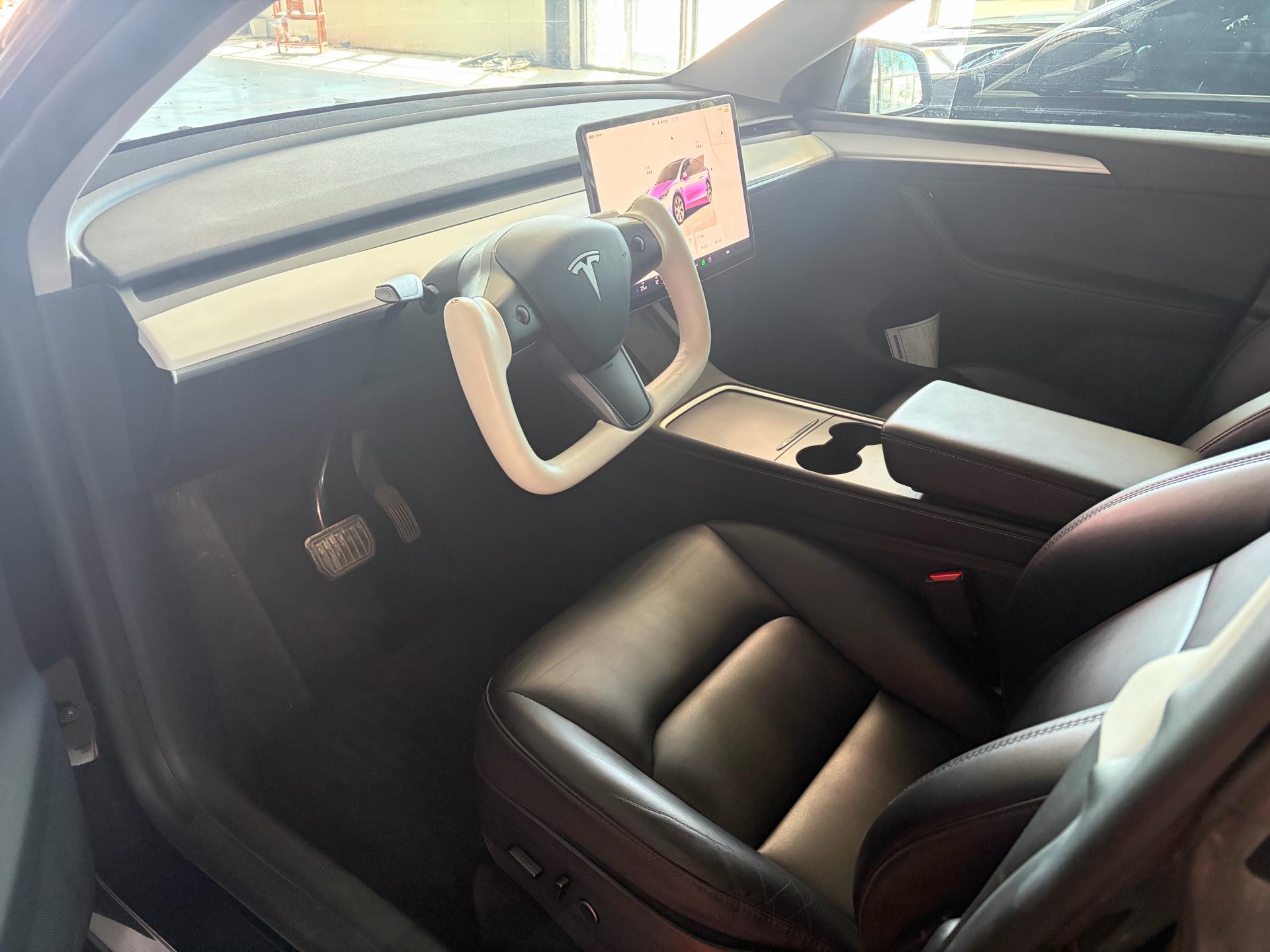 Tesla Model Y 2023 car image #3