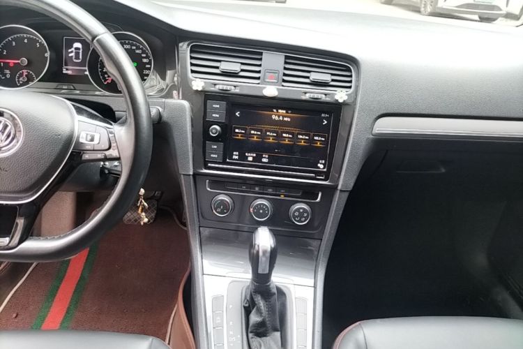 Volkswagen Golf 2020 car image #13
