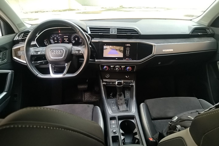 Audi Q3 2021 car image #10