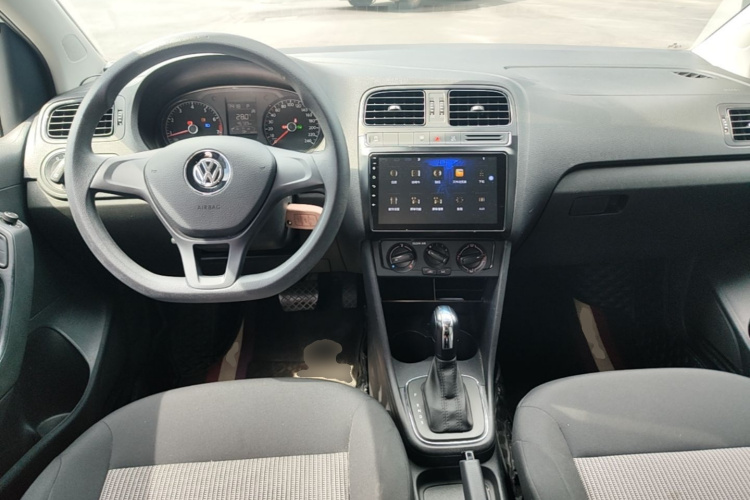 Volkswagen Polo 2018 car image #10