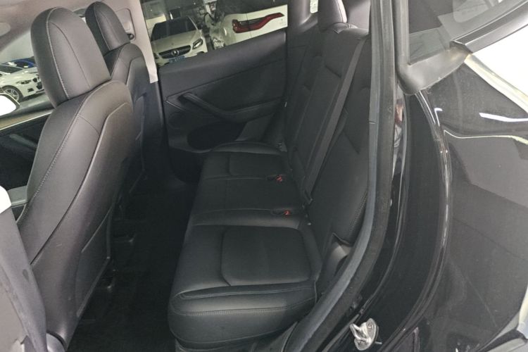 Tesla Model Y 2022 car image #17