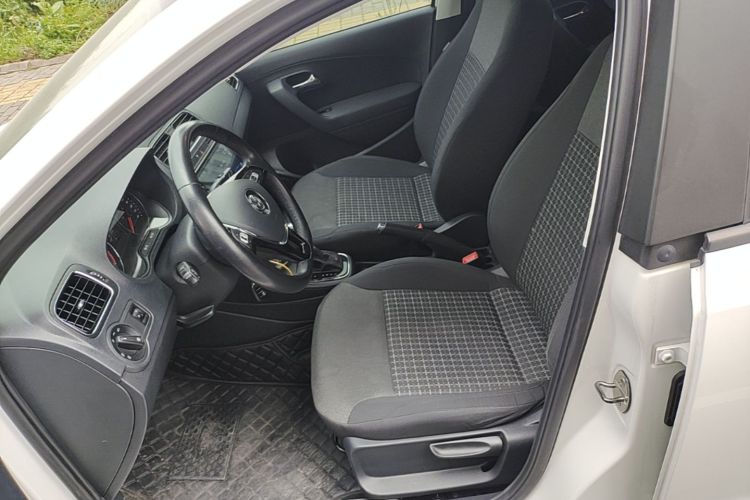 Volkswagen Polo 2017 car image #15