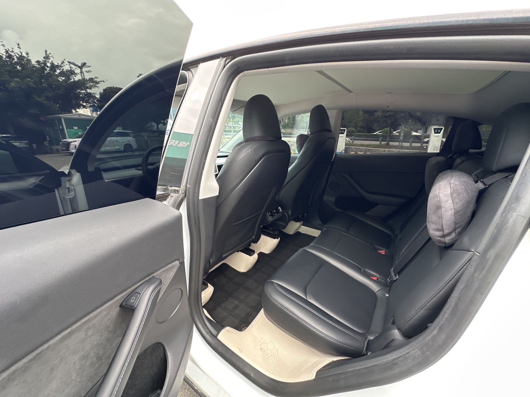 Tesla Model Y 2024 #5 Tesla Model Y 2024 car image #5