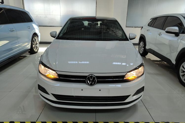 Volkswagen Polo 2022 car image #3