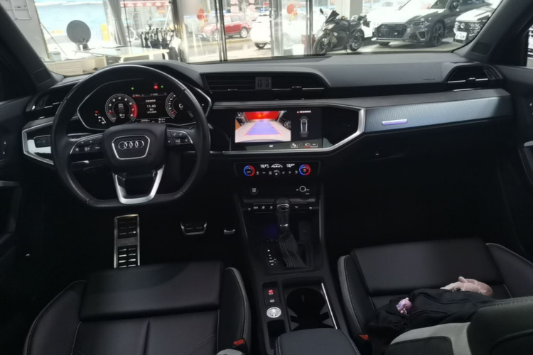Audi Q3 2025 car image #10