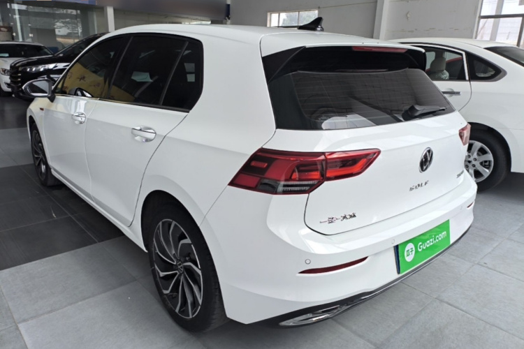 Volkswagen Golf 2023 car image #7