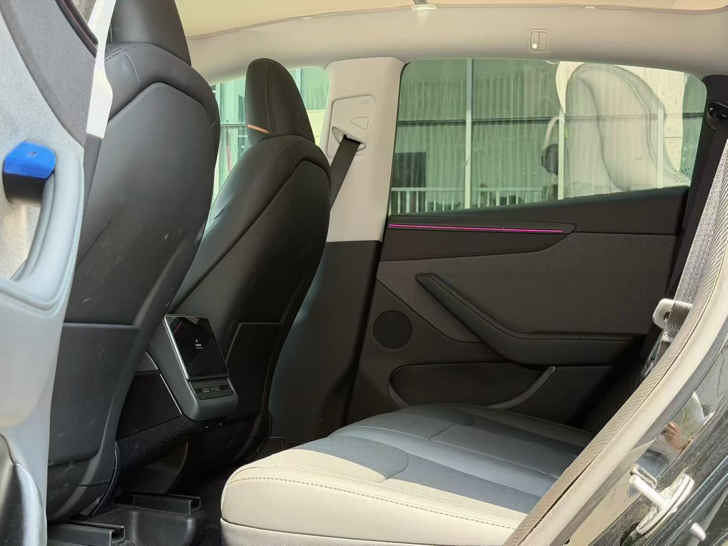 Tesla Model Y 2025 #6 Tesla Model Y 2025 car image #6