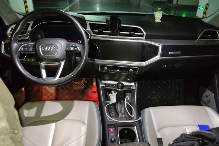 Audi Q3 2019 immagine di auto #11