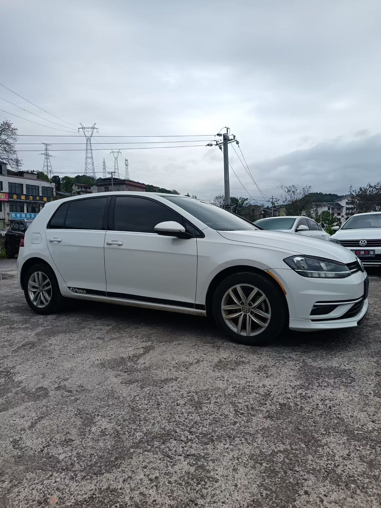 Volkswagen Golf 2019 car image #3