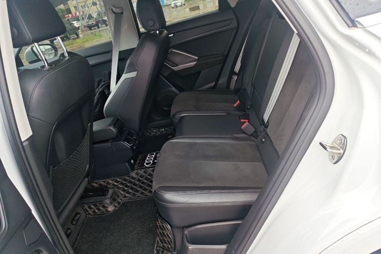 Audi Q3 2021 car image #17