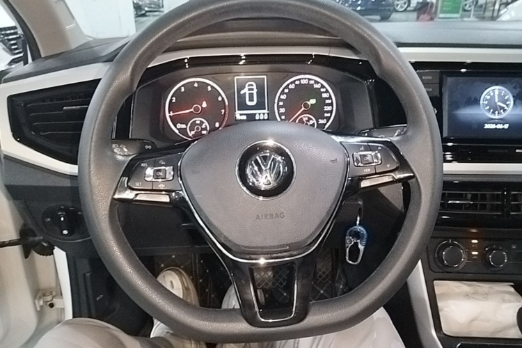 Volkswagen Polo 2021 car image #11