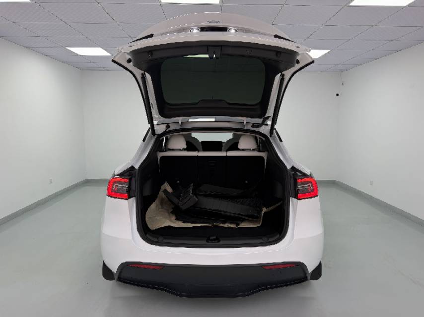 Tesla Model Y 2024 #7 Tesla Model Y 2024 car image #7
