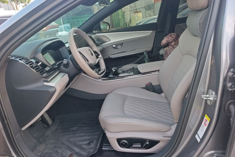 BYD Han 2024 car image #15
