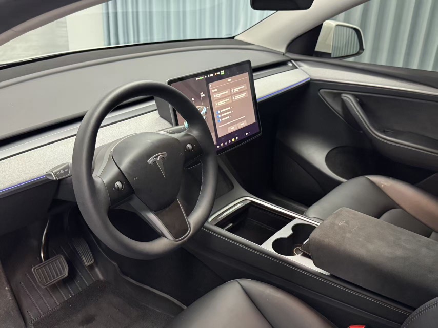 Tesla Model Y 2024 #3 Tesla Model Y 2024 car image #3