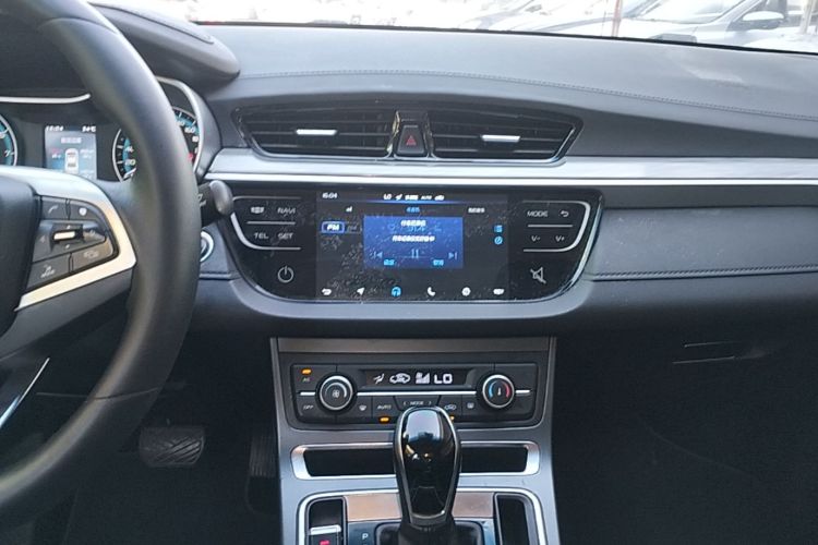 GEELY Emgrand 2019 car image #13
