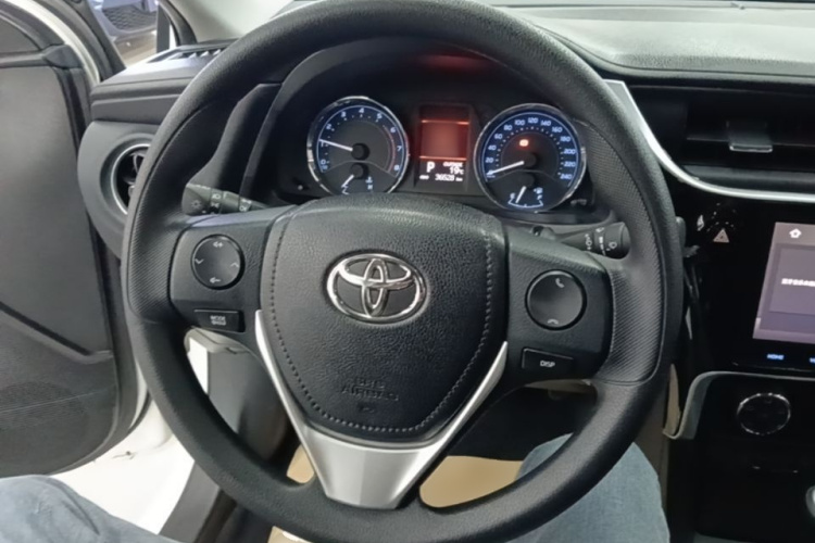 Toyota Corolla 2017 #11 Toyota Corolla 2017 car image #11