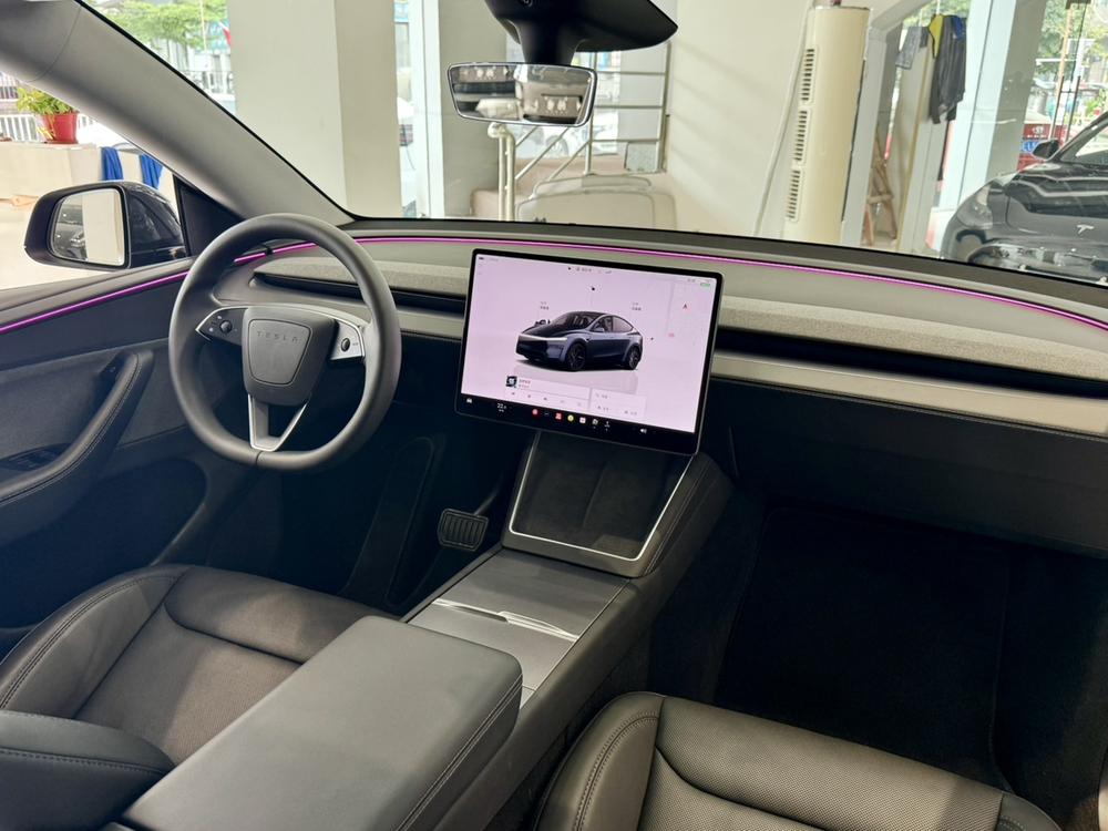 Tesla Model Y 2025 #11 Tesla Model Y 2025 car image #11