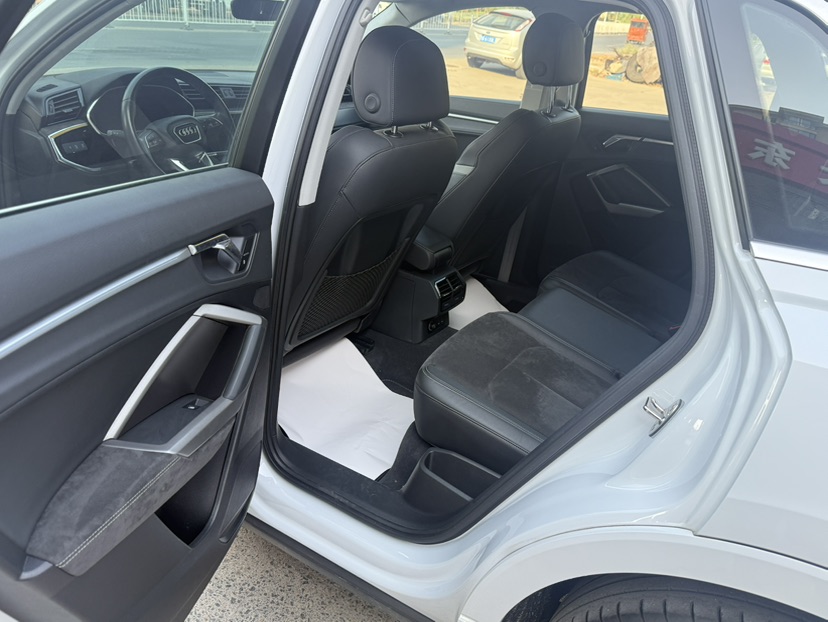 Audi Q3 2022 car image #5