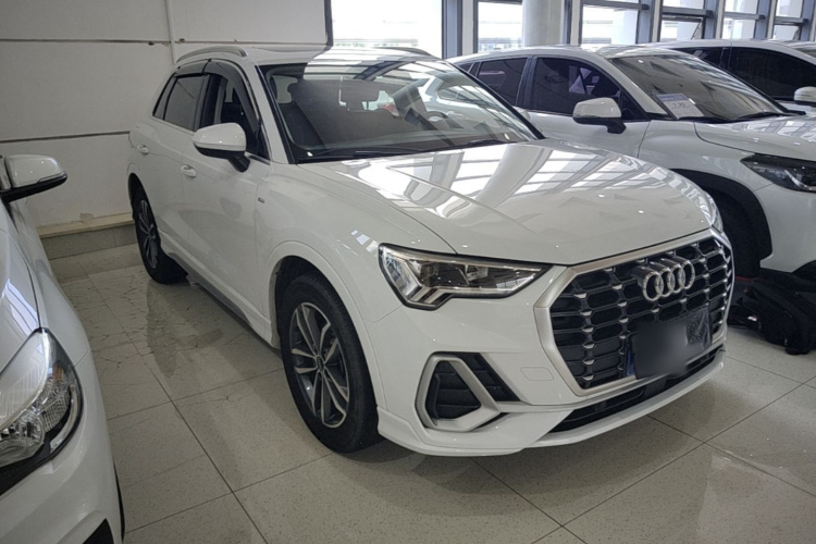 Audi Q3 2021 car image #4