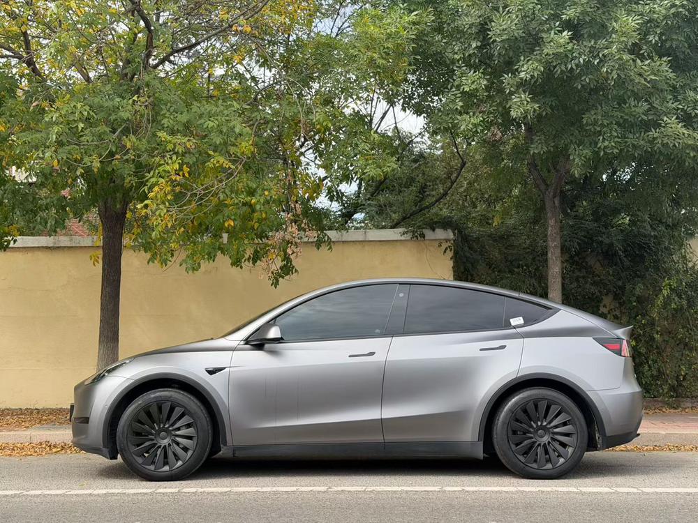 Tesla Model Y 2023 car image #3