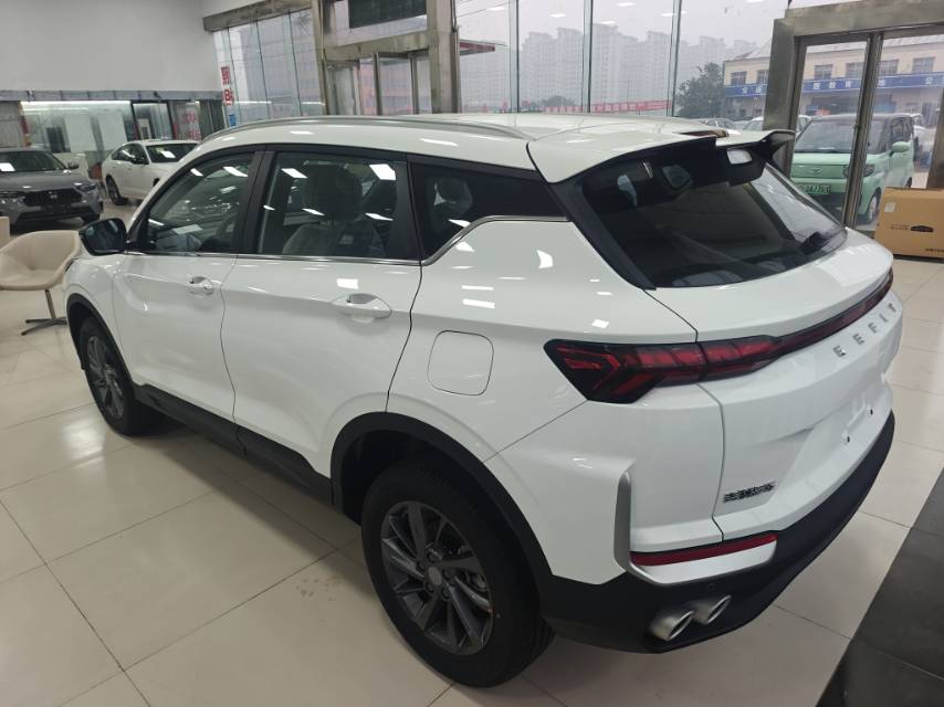 GEELY Coolray 2026 #4 GEELY Coolray 2026 imagen de coche #4