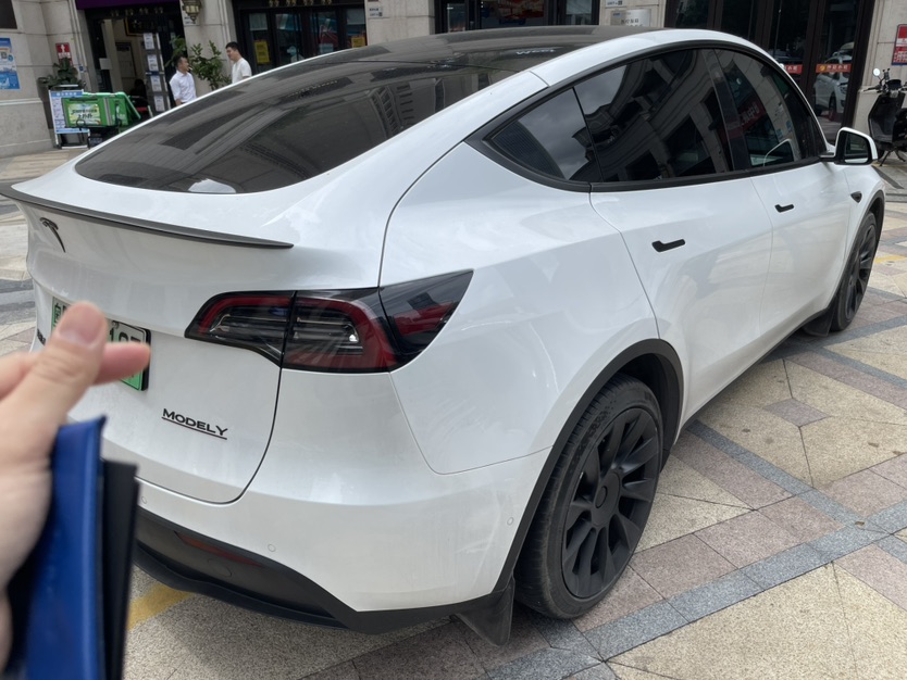 Tesla Model Y 2022 #6 Tesla Model Y 2022 car image #6