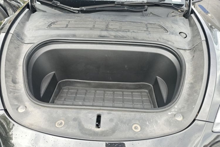 Tesla Model Y 2022 car image #20