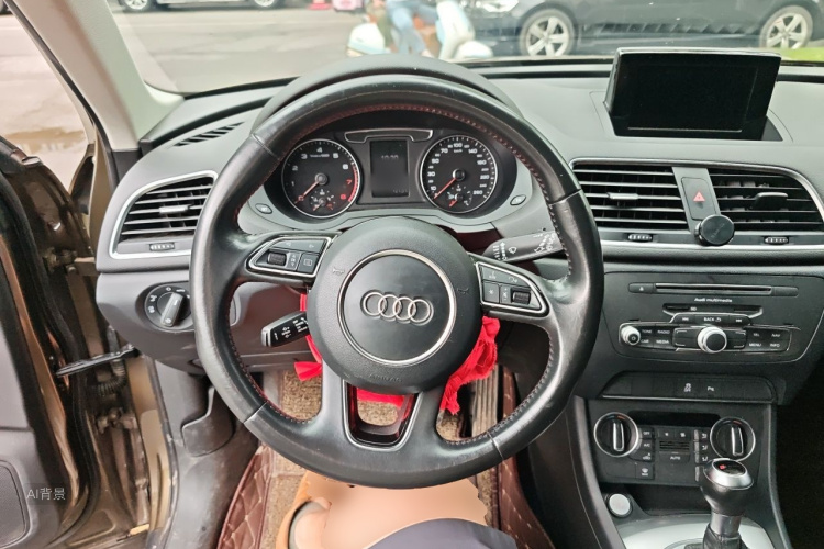 Audi Q3 2017 car image #12