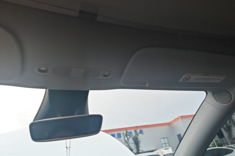Tesla Model Y 2024 car image #18