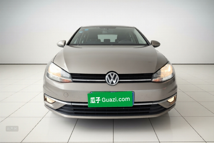Volkswagen Golf 2018 car image #3
