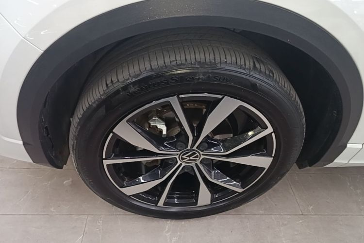 Volkswagen T-Roc 2024 car image #9