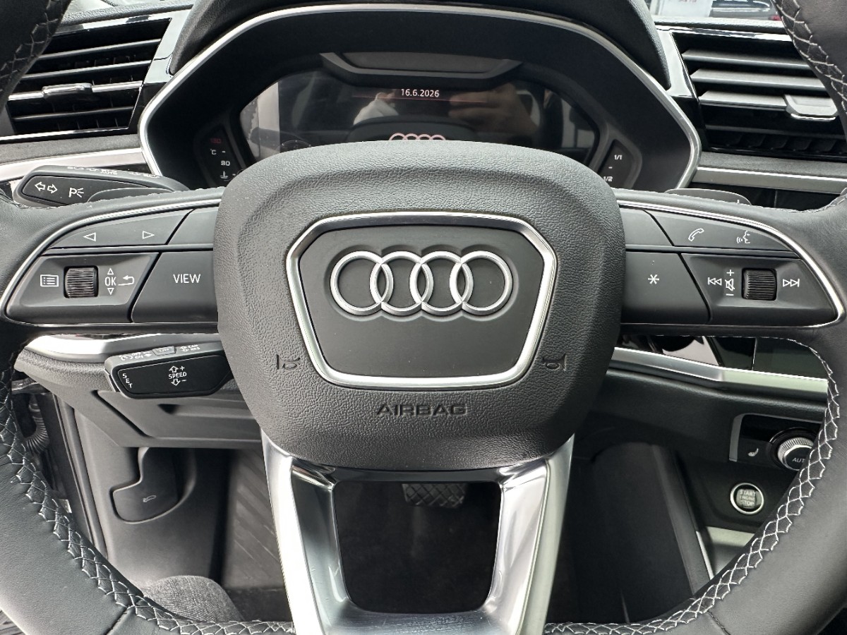 Audi Q3 2022 car image #13