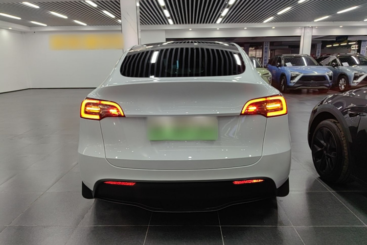 Tesla Model Y 2024 #6 Tesla Model Y 2024 immagine di auto #6