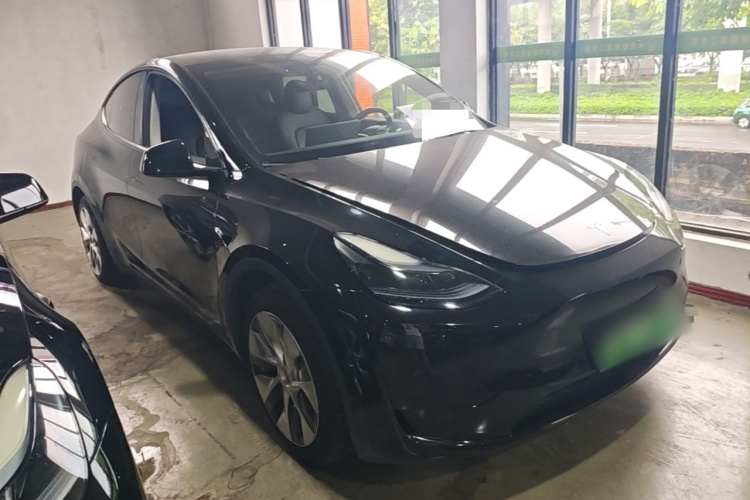 Tesla Model Y 2022 #4 Tesla Model Y 2022 car image #4