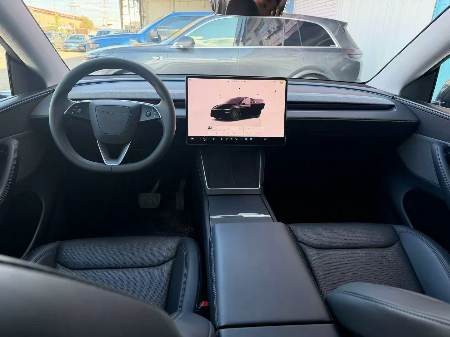 Tesla Model Y 2025 car image #9