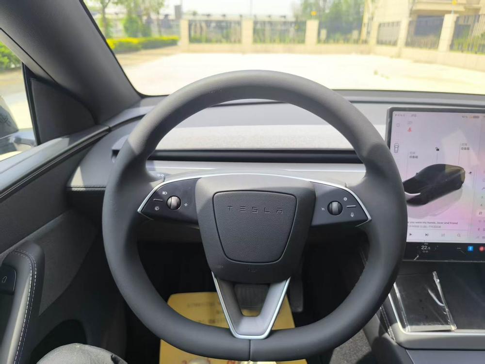 Tesla Model Y 2026 car image #11
