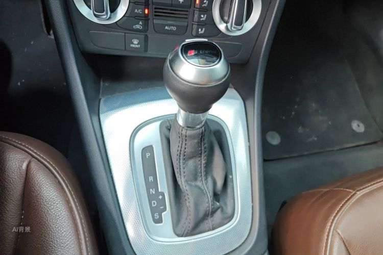 Audi Q3 2015 car image #16