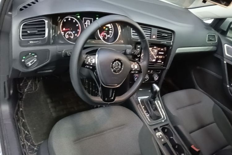 Volkswagen Golf 2019 car image #10
