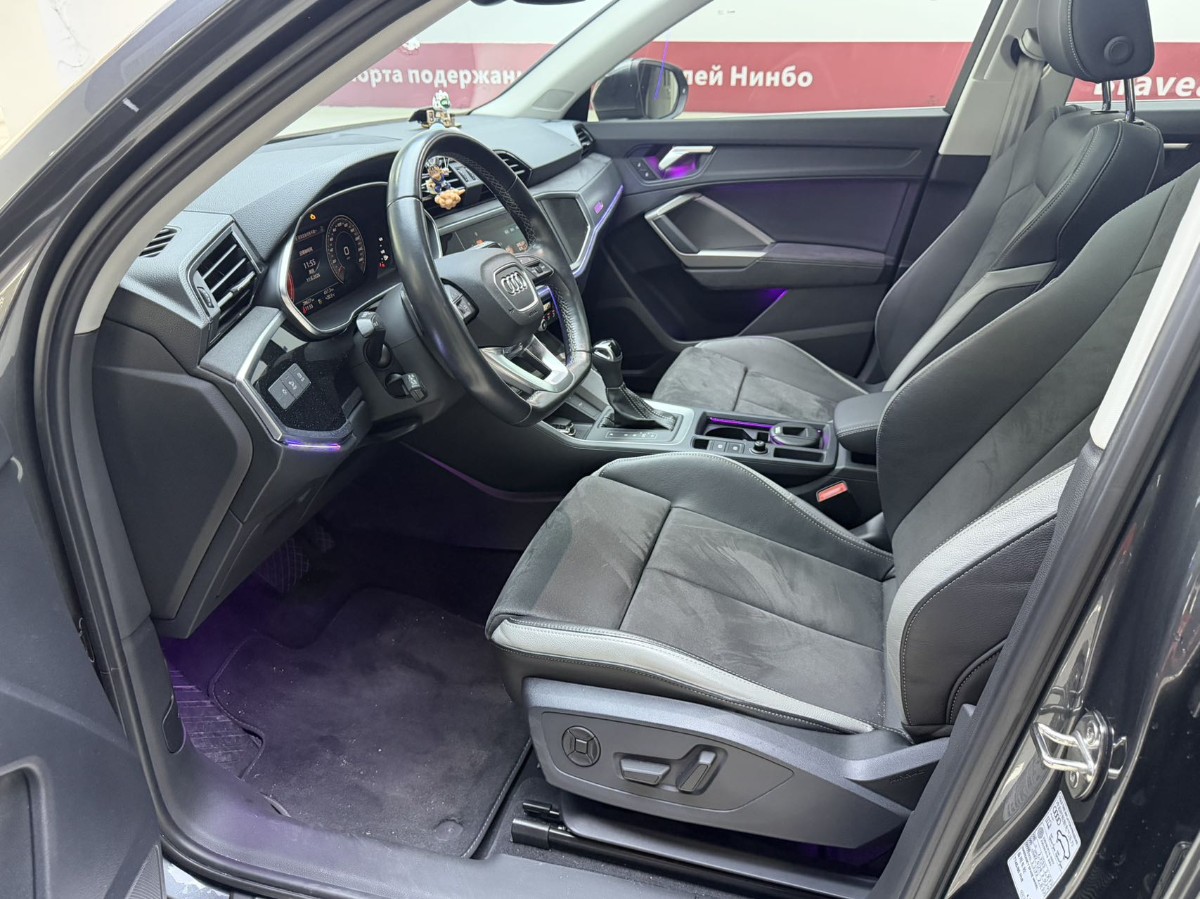 Audi Q3 2023 car image #11