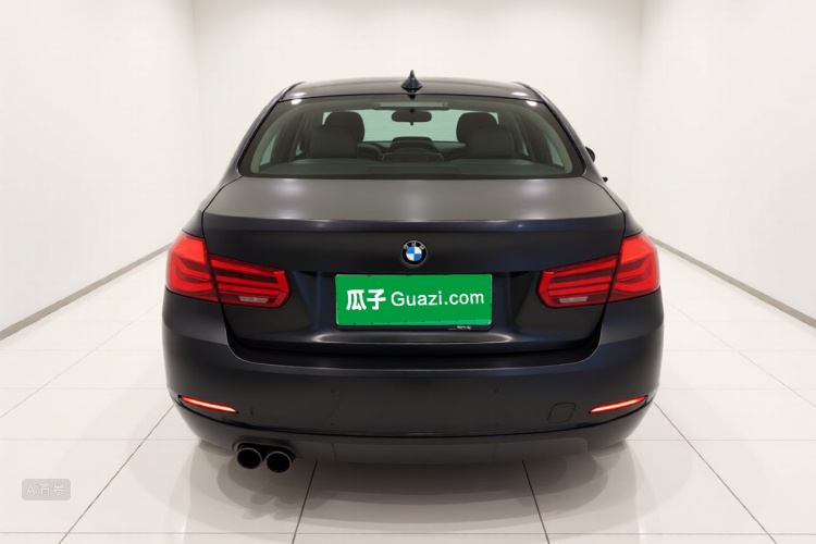 BMW 3 Series 2018 car image #6