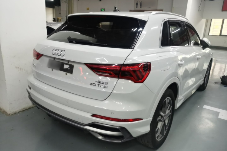Audi Q3 2020 car image #7