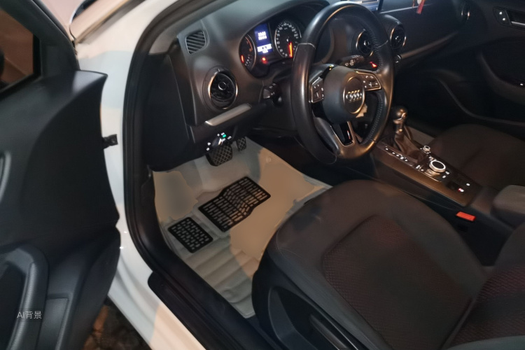 Audi A3 2018 car image #13