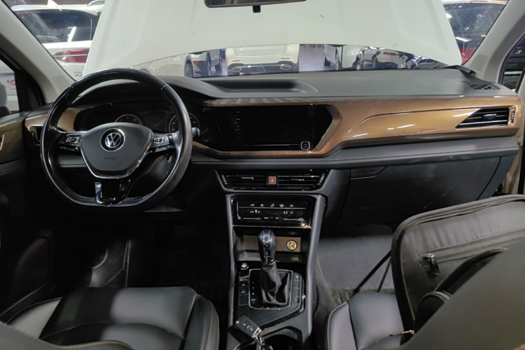Volkswagen Tharu 2021 car image #10