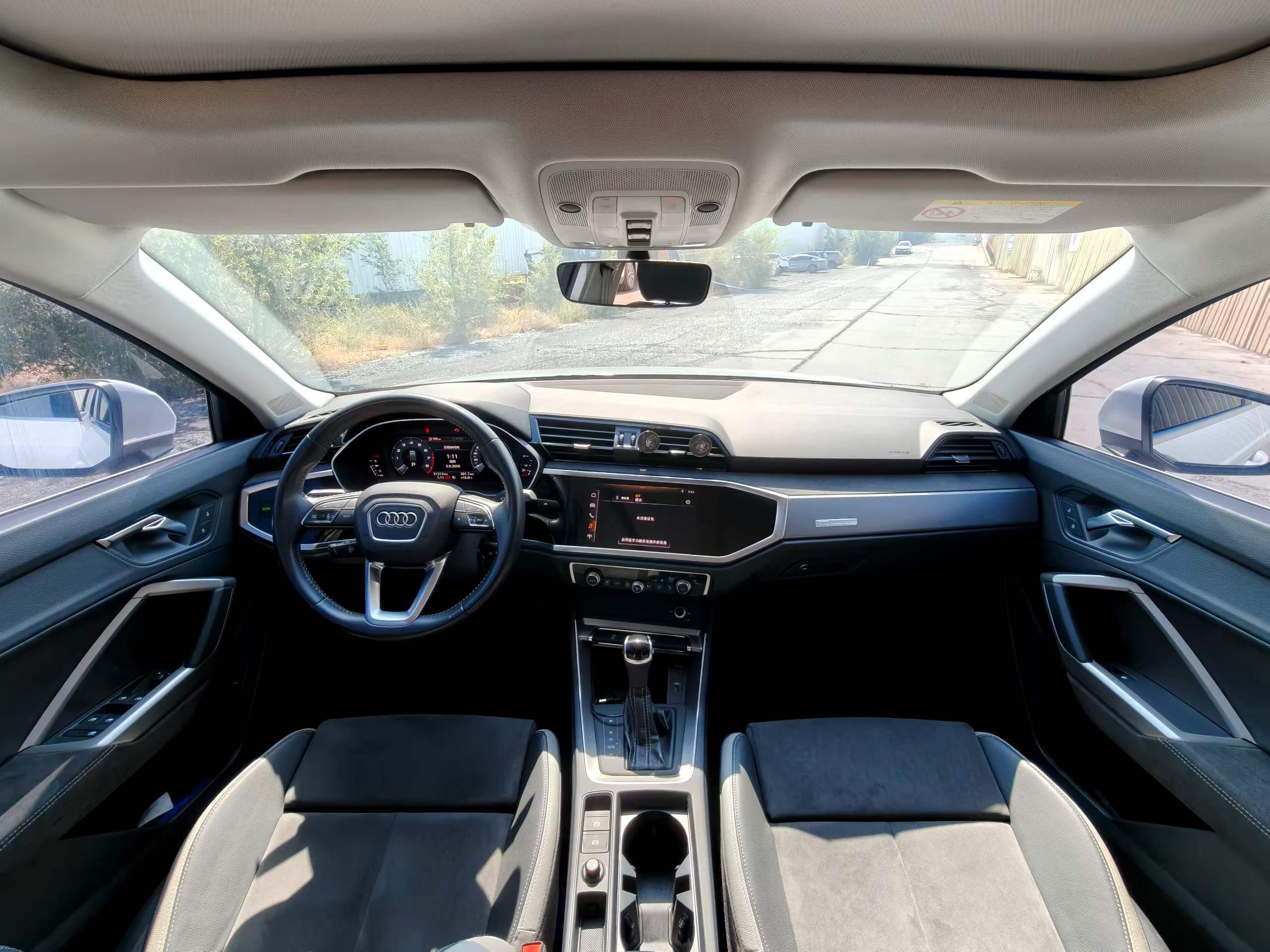 Audi Q3 2021 car image #5